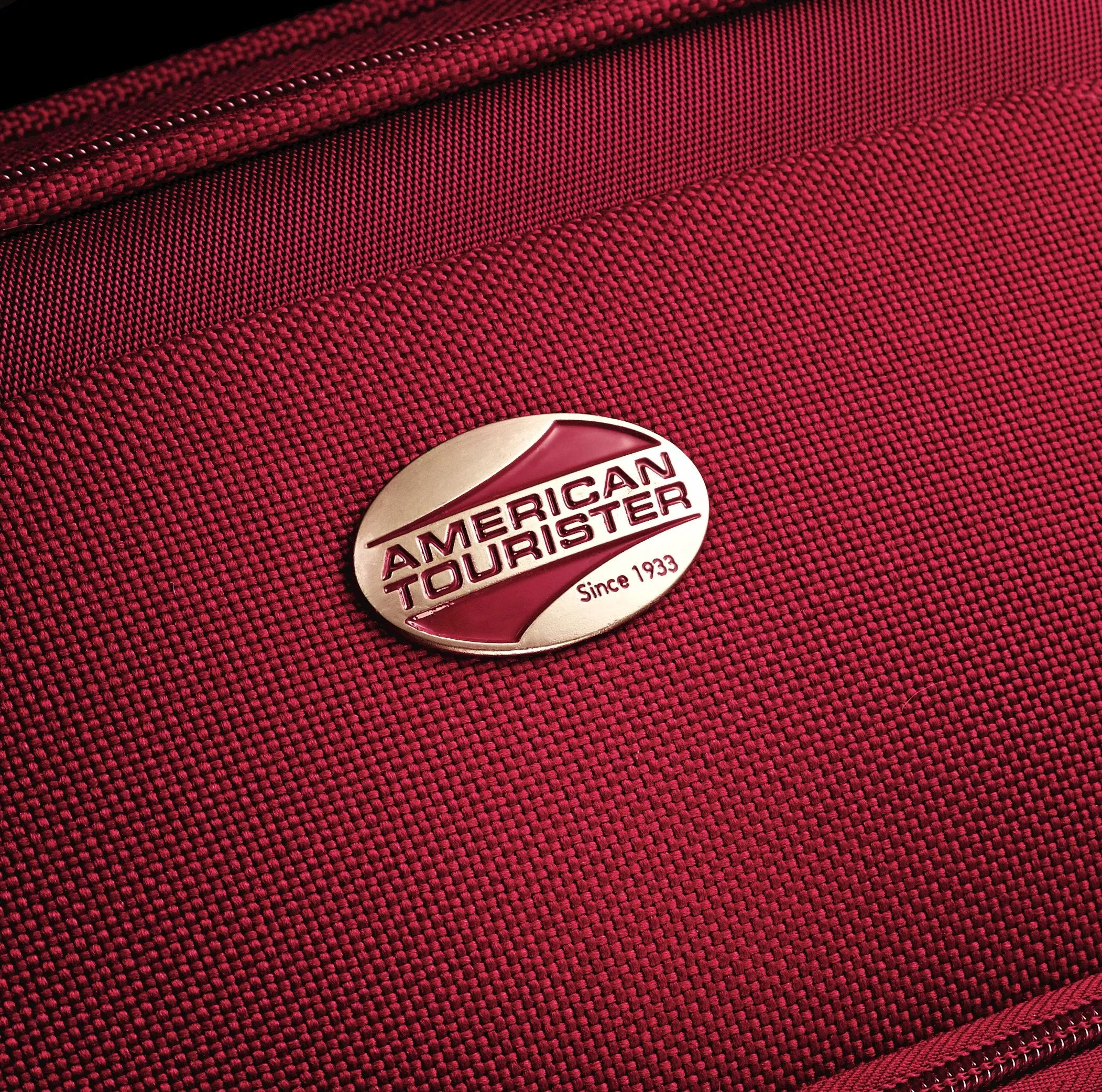 American Tourister Ilite Xtreme  21" 4-Wheel Carry-On Luggage