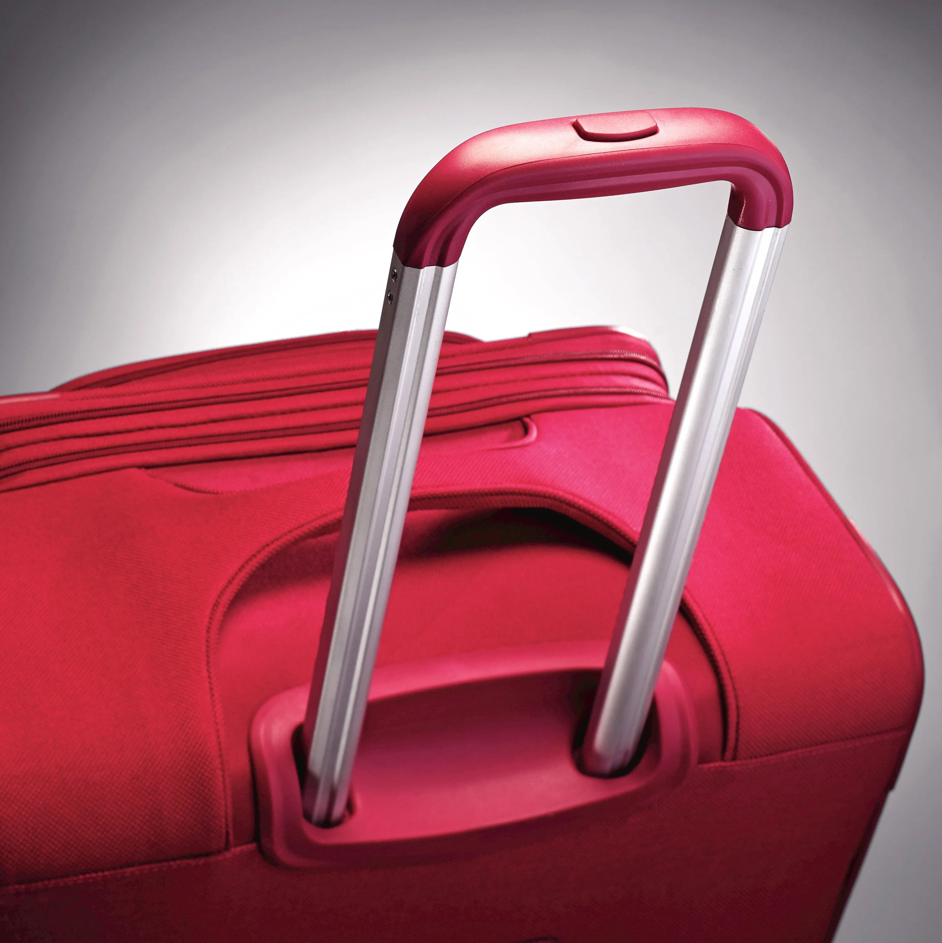 American Tourister Ilite Xtreme  21" 4-Wheel Carry-On Luggage