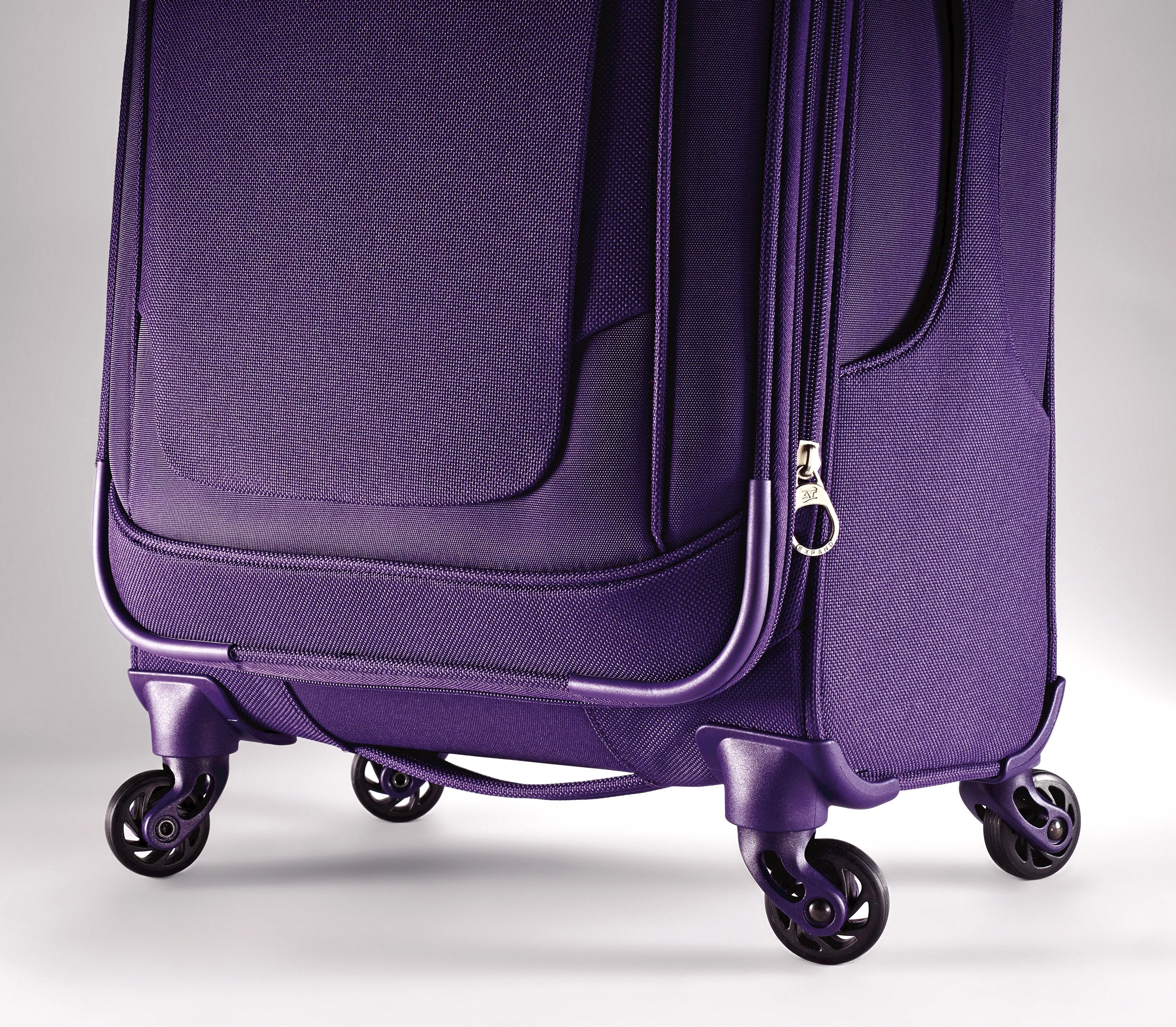 American Tourister Ilite Xtreme  21" 4-Wheel Carry-On Luggage