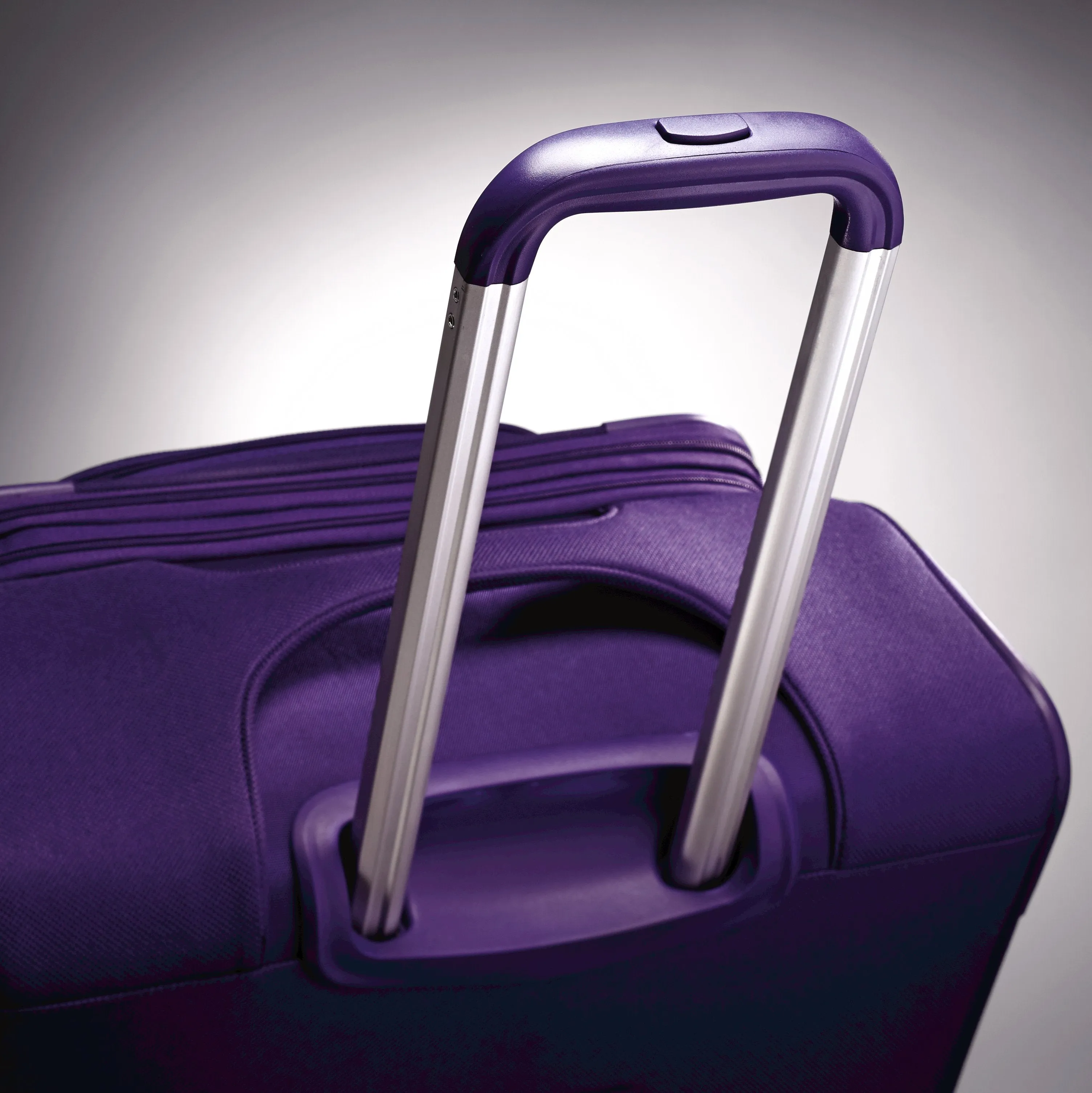 American Tourister Ilite Xtreme  21" 4-Wheel Carry-On Luggage