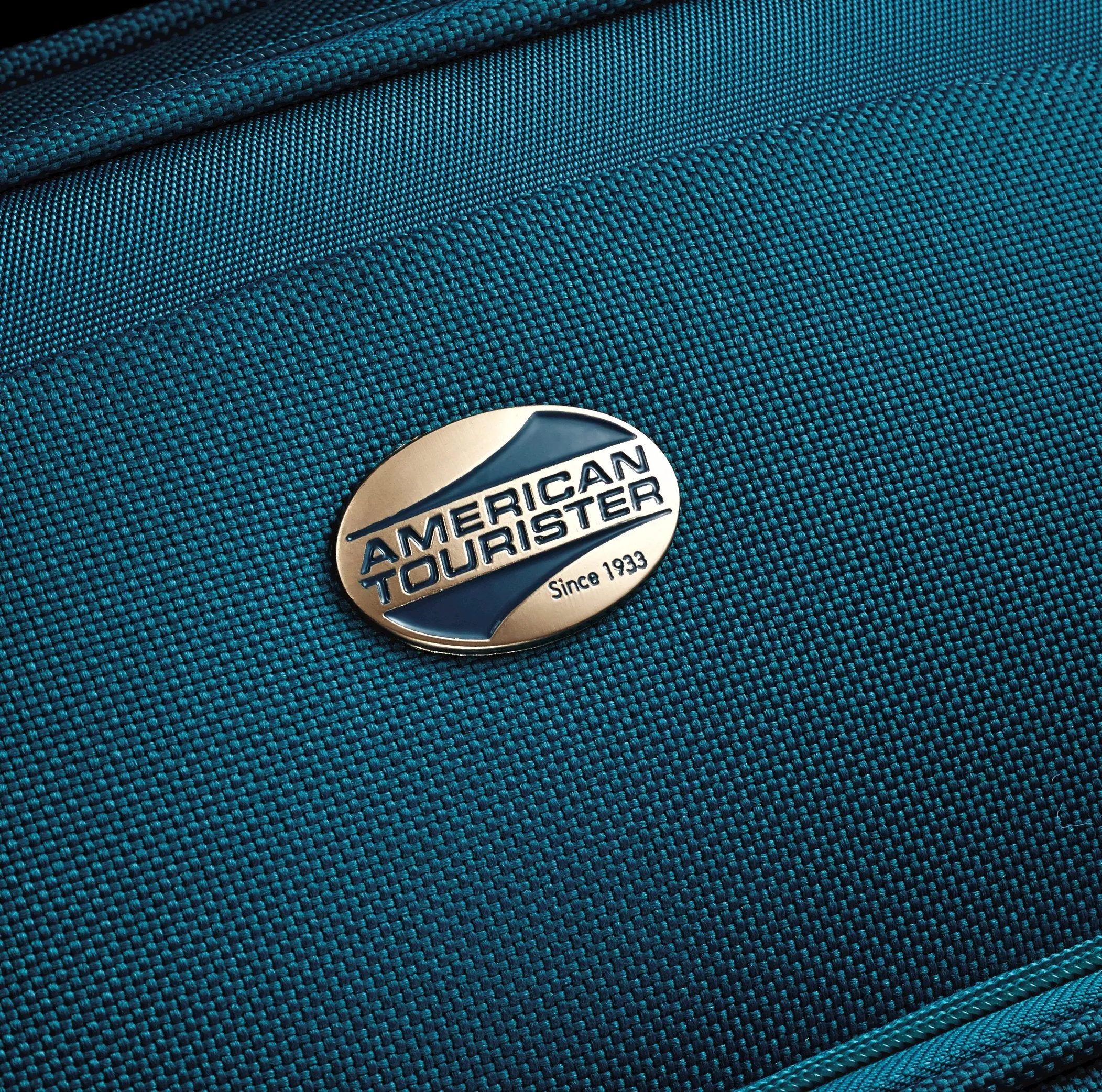 American Tourister Ilite Xtreme  21" 4-Wheel Carry-On Luggage