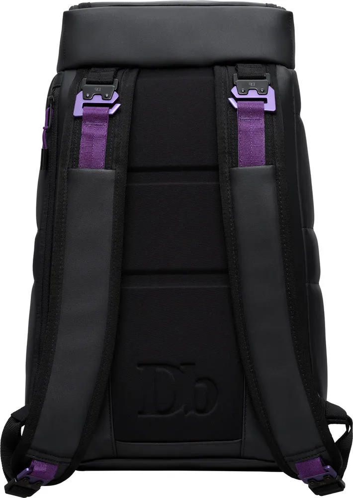 D_b_  Hugger 1st Generation Backpack 20L