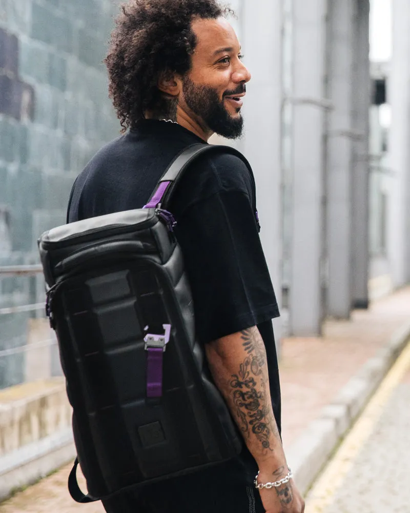 D_b_  Hugger 1st Generation Backpack 20L