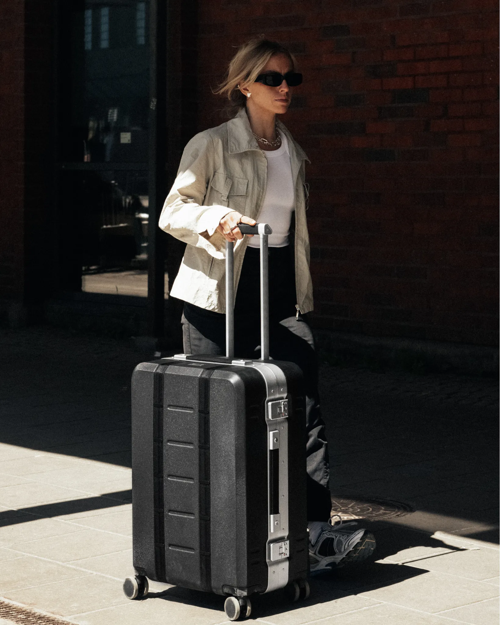 D_b_ Ramverk Pro Medium Check In Spinner Luggage