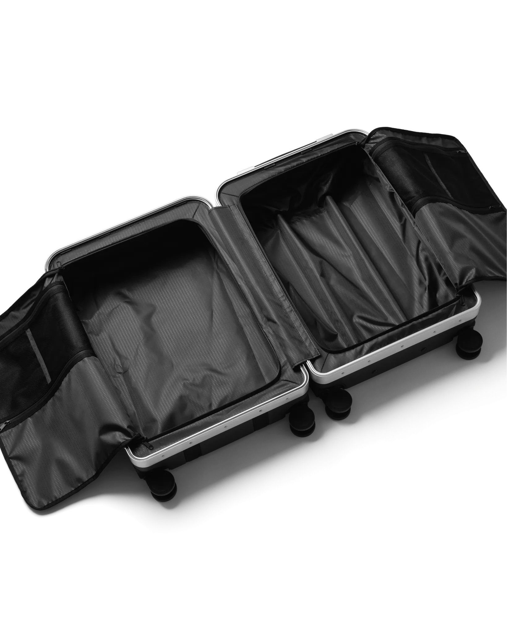 D_b_ Ramverk Pro Medium Check In Spinner Luggage