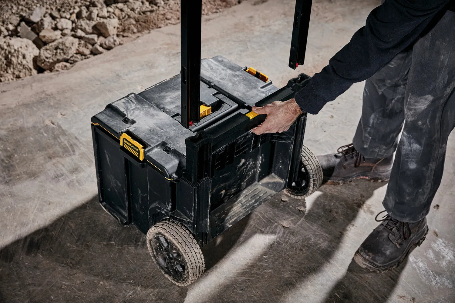 DeWALT DWST08450-KIT1 TOUGHSYSTEM 2.0 Rolling Toolbox w/ Dual-Port Charger