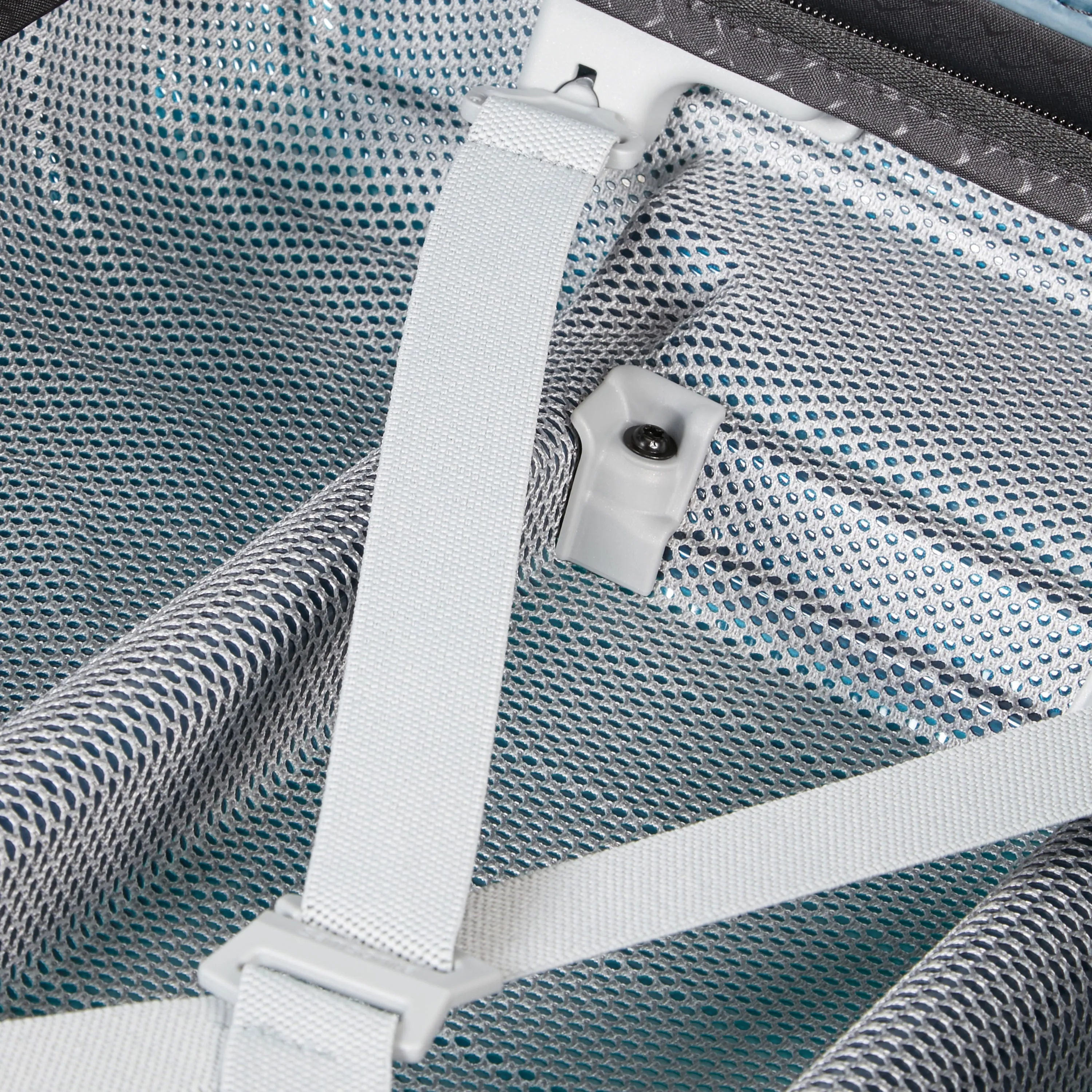 Proxis 22X14X9 Carry-On Spinner