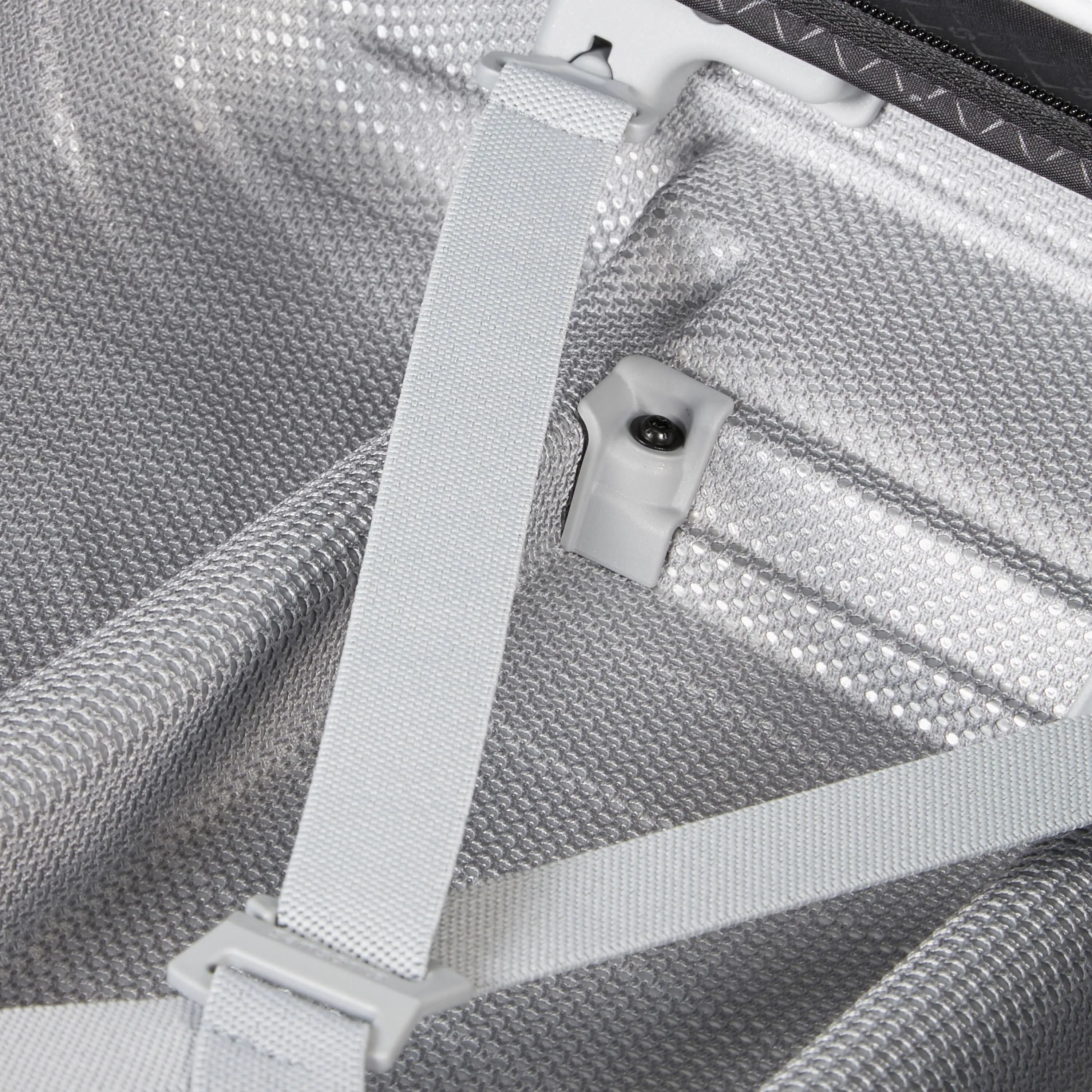 Proxis 22X14X9 Carry-On Spinner