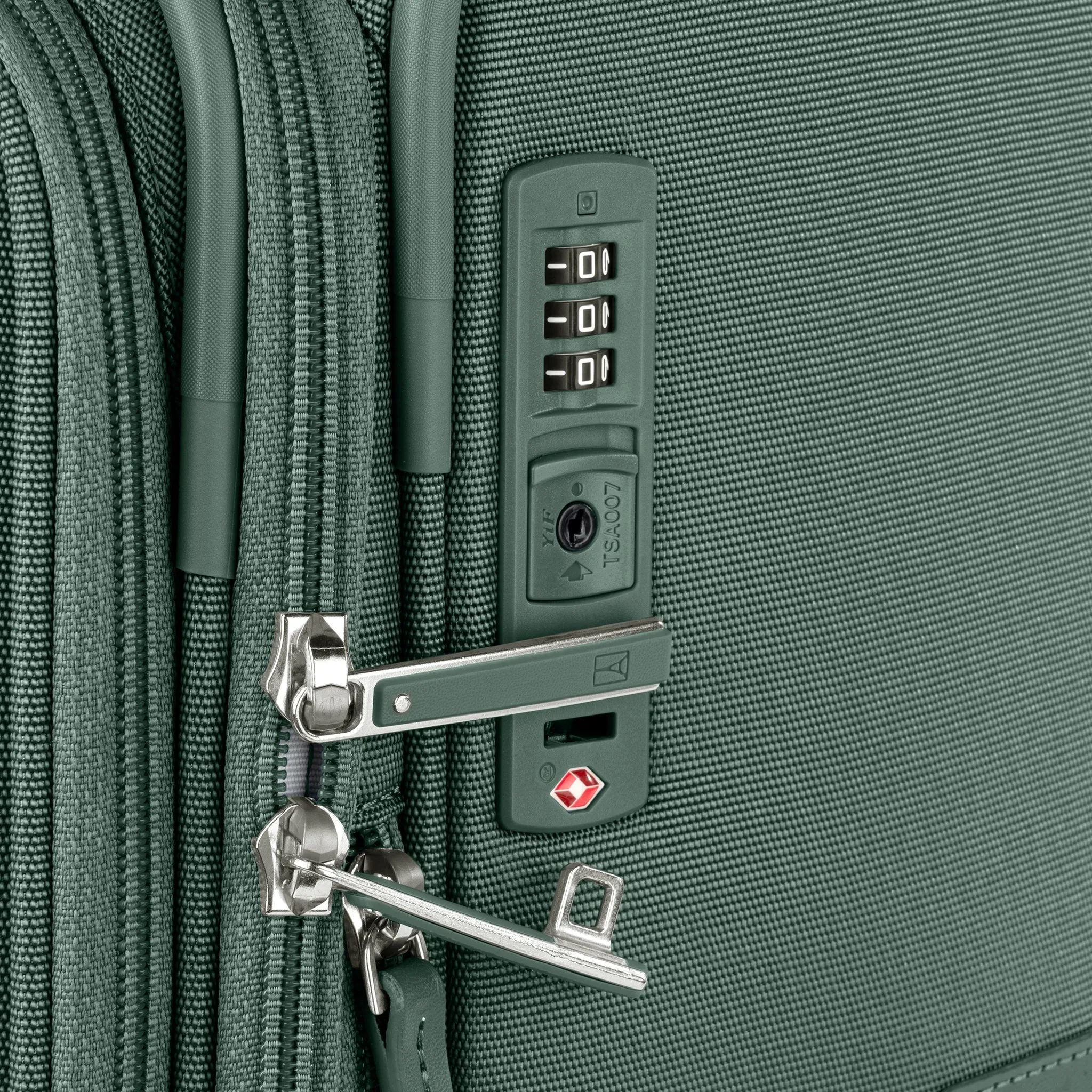 Travelpro VersaPack  Large Check-in Expandable Spinner